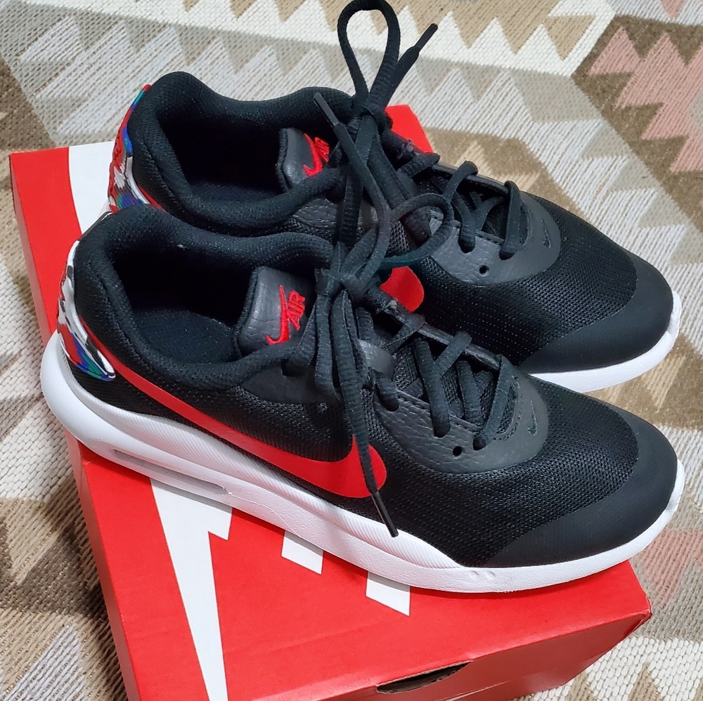 Boy Nike Air Max Oketo MC Size 5 Youth